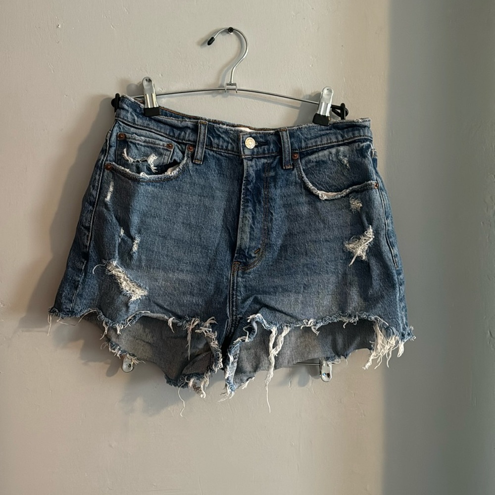 Abercrombie Curve Love High Rise Distressed Mom Short